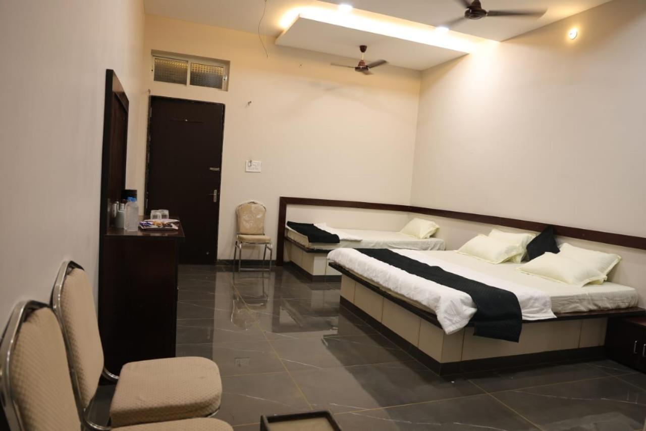 Navkar Palace Hotel & Resort, Sanawad Esterno foto