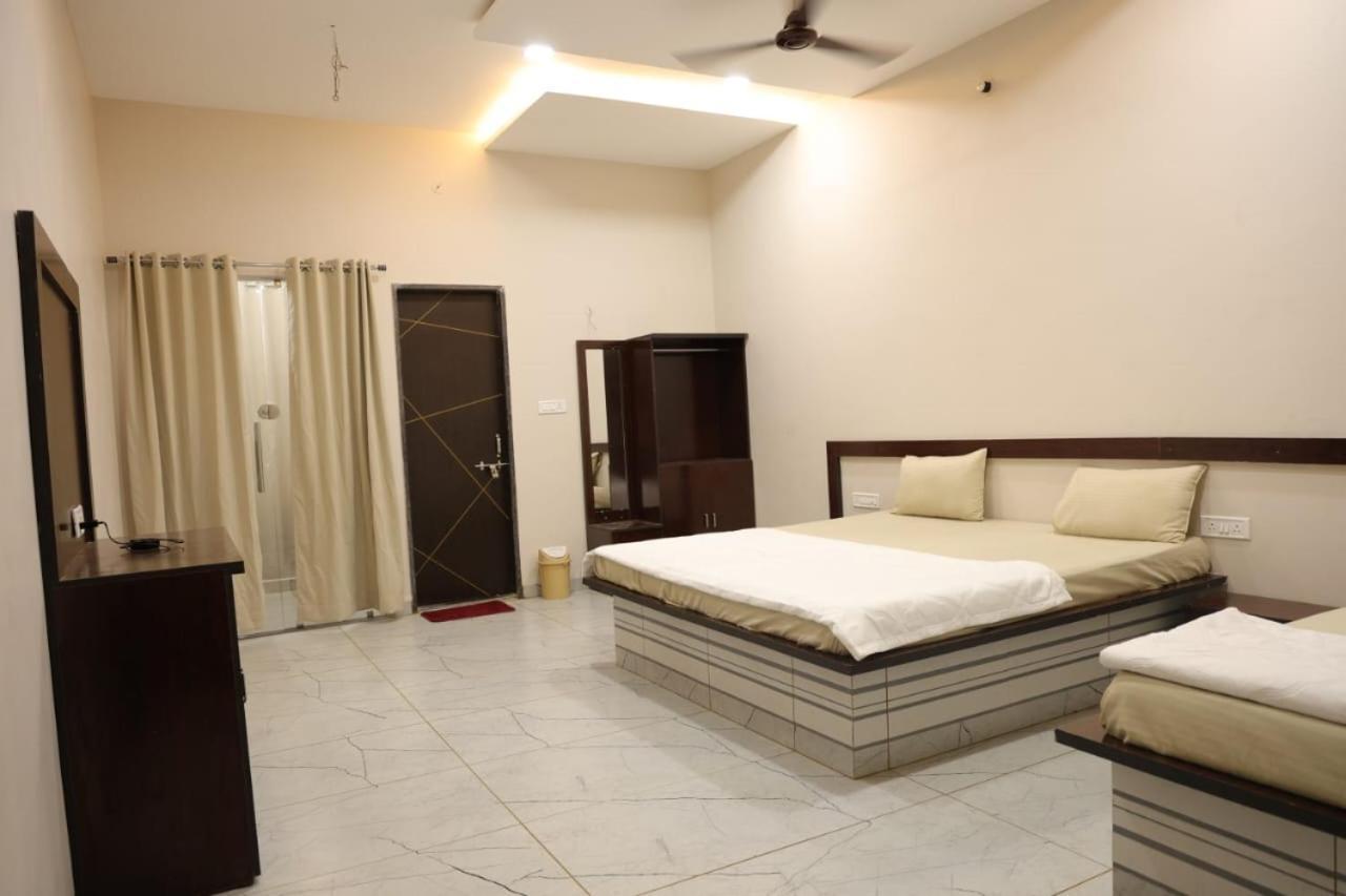 Navkar Palace Hotel & Resort, Sanawad Esterno foto