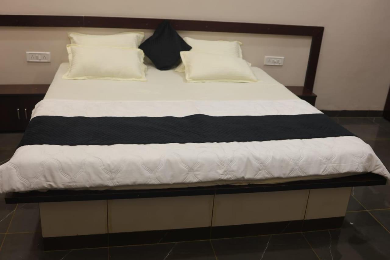 Navkar Palace Hotel & Resort, Sanawad Esterno foto